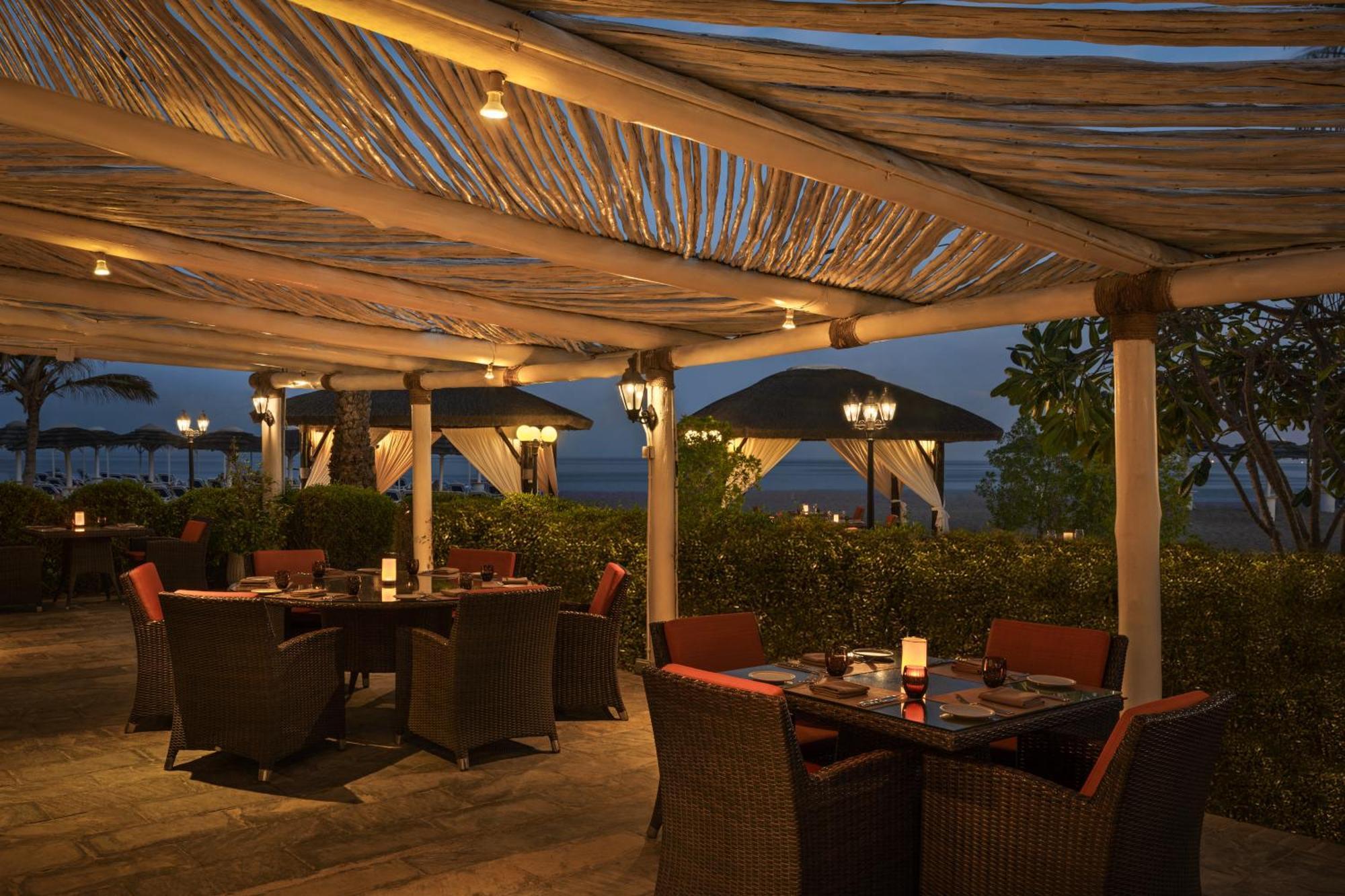 Resort Fujairah Rotana & - 5*